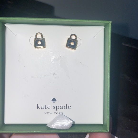 ♠️Winner’s Choice of Kate Spade including 2 Ear Rings and a Bangle♠️ - Picture 5 of 11